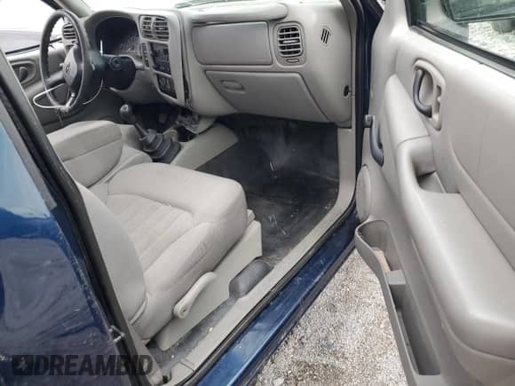 2003 Chevrolet S-10 LS с VIN 1GCCS14H938251389, выставлен на аукционе Copart как лот 84243094 с пробегом Не указан миль и На запчасти • Non repairable. История ставок и продаж доступна на DreamBid. Изображение 8.