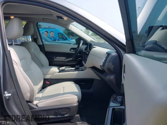 2022 Nissan Pathfinder SL с VIN 5N1DR3CD9NC262513, выставлен на аукционе IAAI как лот 42400791 с пробегом 46 587 миль миль и . История ставок и продаж доступна на DreamBid. Изображение 5.