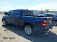 2021 Ram 1500 Big Horn z VIN 1C6SRFFT0MN647954, wystawiony jako IAAI lot #42798319 z przebiegiem 77 439 mil mil oraz . Historia ofert i sprzedaży dostępna na DreamBid. Obrazek 3.