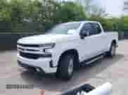 2019 Chevrolet Silverado 1500 RST z VIN 1GCRWDED9KZ376509, wystawiony jako IAAI lot #42211437 z przebiegiem 87 327 mil mil oraz . Historia ofert i sprzedaży dostępna na DreamBid. Obrazek 2.