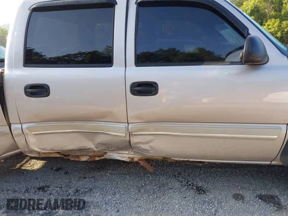 2005 Chevrolet Silverado 1500 Z71 с VIN 2GCEK13T751155281, выставлен на аукционе IAAI как лот 42813812 с пробегом 161 328 миль миль и . История ставок и продаж доступна на DreamBid. Изображение 6.
