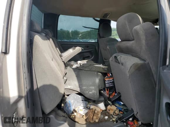 2005 Chevrolet Silverado 2500HD LS с VIN 1GCHK23255F826143, выставлен на аукционе Copart как лот 71189425 с пробегом Не указан миль и Списание • Salvage title. История ставок и продаж доступна на DreamBid. Изображение 10.