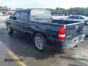 2005 Chevrolet Silverado 1500 LS z VIN 2GCEC13T751113285, wystawiony jako IAAI lot #43371745 z przebiegiem 231 600 mil mil oraz . Historia ofert i sprzedaży dostępna na DreamBid. Obrazek 3.