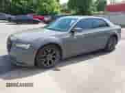 2018 Chrysler 300 S с VIN 2C3CCABG5JH143001, выставлен на аукционе IAAI как лот 42829269 с пробегом 225 925 миль миль и . История ставок и продаж доступна на DreamBid. Изображение 2.
