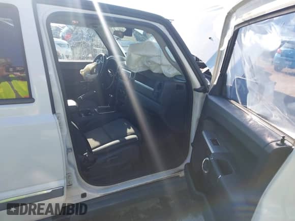 2010 Jeep Commander Sport with VIN 1J4RG4GK3AC127823, listed as a IAAI auction lot 43193107 with 149,771 mi miles and . Bid and sale history available at DreamBid. Image 5.