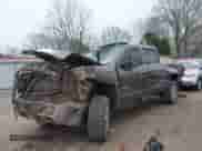 2015 Chevrolet Silverado 2500HD High Country z VIN 1GC1KXE81FF587689, wystawiony jako IAAI lot #41599038 z przebiegiem Nie podano mil oraz . Historia ofert i sprzedaży dostępna na DreamBid. Obrazek 6.