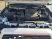 2022 Toyota Tacoma SR5 z VIN 3TMAZ5CN3NM171229, wystawiony jako Copart lot #87084795 z przebiegiem Nie podano mil oraz Czysty tytuł • Clean title. Historia ofert i sprzedaży dostępna na DreamBid. Obrazek 11.