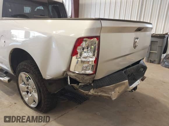 2016 Ram 1500 SLT z VIN 1C6RR6GTXGS262498, wystawiony jako IAAI lot #42450058 z przebiegiem 137 239 mil mil oraz . Historia ofert i sprzedaży dostępna na DreamBid. Obrazek 6.