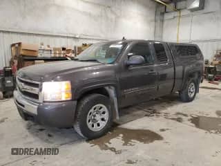 2010 Chevrolet Silverado 1500 LS with VIN 1GCSKREA7AZ159670, listed as a Copart auction lot 71236475 with 253,767 mi miles and Clean title. Bid and sale history available at DreamBid. Image 1.