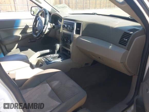 2009 Jeep Grand Cherokee Laredo с VIN 1J8HR48P69C552639, выставлен на аукционе IAAI как лот 42603727 с пробегом 141 442 миль миль и . История ставок и продаж доступна на DreamBid. Изображение 5.