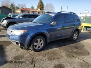 2012 Subaru Forester X z VIN JF2SHABC8CG426191, wystawiony jako Copart lot #51341885 z przebiegiem 185 142 mil mil oraz Czysty tytuł • Clean title. Historia ofert i sprzedaży dostępna na DreamBid. Obrazek 1.