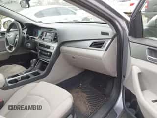 2015 Hyundai Sonata SE with VIN 5NPE24AF2FH086109, listed as a IAAI auction lot 43538303 with 176,354 mi miles and . Bid and sale history available at DreamBid. Image 5.