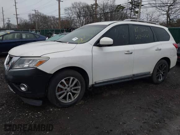 2016 Nissan Pathfinder Platinum with VIN 5N1AR2MM0GC618975, listed as a IAAI auction lot 41961002 with Not provided miles and . Bid and sale history available at DreamBid. Image 17.
