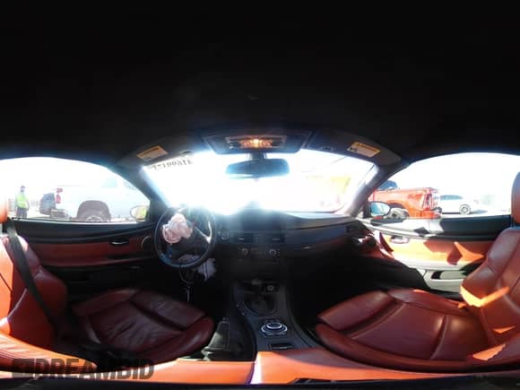 2011 BMW M3 с VIN WBSDX9C55BE584662, выставлен на аукционе IAAI как лот 41699373 с пробегом 57 744 миль миль и . История ставок и продаж доступна на DreamBid. Изображение 19.