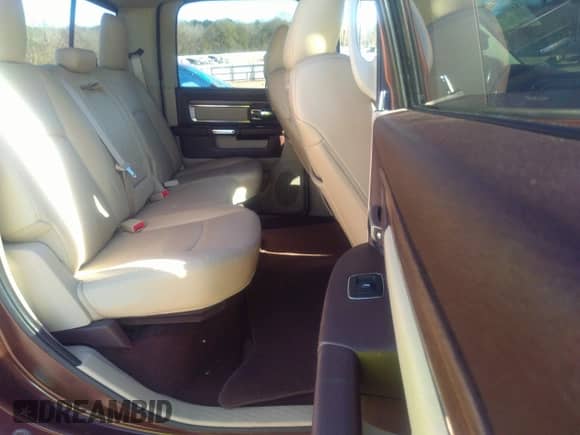 2015 Ram 1500 Laramie z VIN 1C6RR6NT5FS755037, wystawiony jako IAAI lot #41186422 z przebiegiem 128 774 mil mil oraz . Historia ofert i sprzedaży dostępna na DreamBid. Obrazek 8.