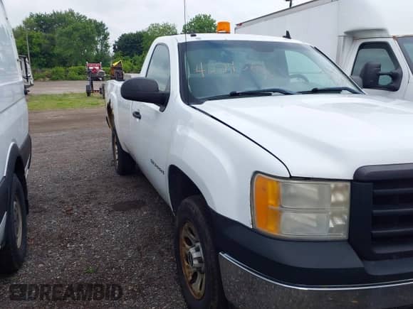 2007 GMC Sierra 1500 Work Truck с VIN 1GTEC14037Z600126, выставлен на аукционе IAAI как лот 42245828 с пробегом 161 412 миль миль и . История ставок и продаж доступна на DreamBid. Изображение 1.