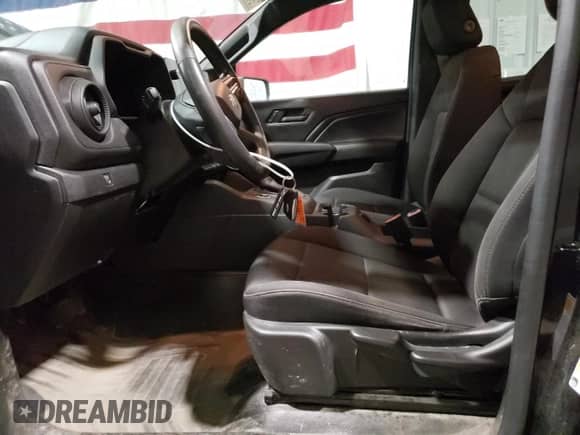 2023 Chevrolet Colorado 4WD Work Truck z VIN 1GCGTBEC6P1165608, wystawiony jako Copart lot #69935825 z przebiegiem 30 932 mil mil oraz Czysty tytuł • Clean title. Historia ofert i sprzedaży dostępna na DreamBid. Obrazek 7.
