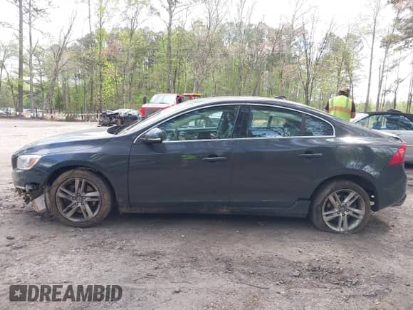 2015 Volvo S60 T5 Premier с VIN YV1612TB2F1307263, выставлен на аукционе IAAI как лот 42002548 с пробегом 107 433 миль миль и . История ставок и продаж доступна на DreamBid. Изображение 13.