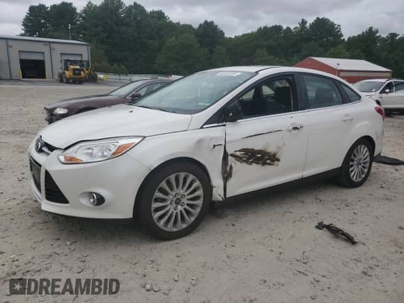 2012 Ford Focus Titanium with VIN 1FAHP3J22CL351582, listed as a Copart auction lot 80352285 with 207,974 mi miles and Clean title. Bid and sale history available at DreamBid. Image 1.