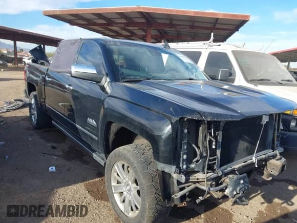 2017 Chevrolet Silverado 1500 High Country z VIN 3GCUKTEC1HG374947, wystawiony jako IAAI lot #41479342 z przebiegiem 115 434 mil mil oraz . Historia ofert i sprzedaży dostępna na DreamBid. Obrazek 14.