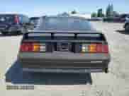 1991 Chevrolet Camaro z VIN 1G1FP23F2ML132434, wystawiony jako Copart lot #57875335 z przebiegiem Nie podano mil oraz Szkoda całkowita • Salvage title. Historia ofert i sprzedaży dostępna na DreamBid. Obrazek 6.