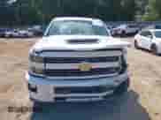 2017 Chevrolet Silverado 2500HD LT z VIN 1GC1KVEY9HF181540, wystawiony jako IAAI lot #43017957 z przebiegiem 198 394 mil mil oraz . Historia ofert i sprzedaży dostępna na DreamBid. Obrazek 12.
