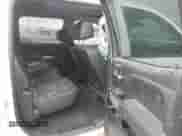 2018 Chevrolet Silverado 1500 LTZ z VIN 3GCUKSEJ6JG526610, wystawiony jako IAAI lot #41127039 z przebiegiem 78 824 mil mil oraz . Historia ofert i sprzedaży dostępna na DreamBid. Obrazek 8.