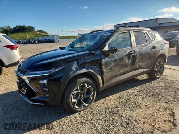 2025 Chevrolet Trax LT z VIN KL77LHEP0SC081543, wystawiony jako Copart lot #69759835 z przebiegiem 9 961 mil mil oraz Szkoda całkowita • Salvage title. Historia ofert i sprzedaży dostępna na DreamBid. Obrazek 1.