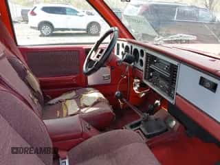 1984 Chevrolet Blazer z VIN 1G8CT18B1E8203630, wystawiony jako IAAI lot #42143372 z przebiegiem 15 mil mil oraz . Historia ofert i sprzedaży dostępna na DreamBid. Obrazek 5.