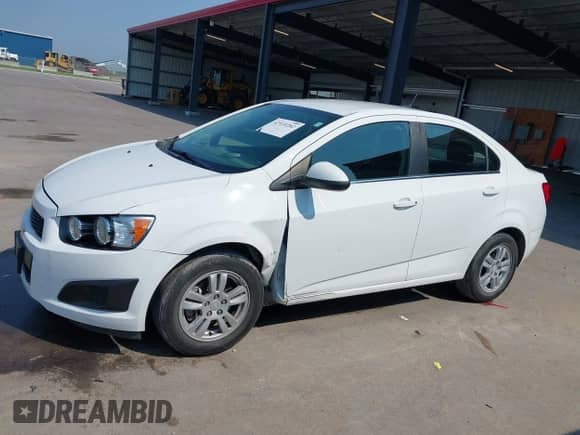 2013 Chevrolet Sonic LT с VIN 1G1JC5SH0D4245187, выставлен на аукционе IAAI как лот 42910282 с пробегом 46 529 миль миль и . История ставок и продаж доступна на DreamBid. Изображение 14.