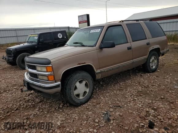 1996 Chevrolet Tahoe с VIN 1GNEK13R5TJ319447, выставлен на аукционе Copart как лот 81334315 с пробегом 298 984 миль миль и Чистый • Clean title. История ставок и продаж доступна на DreamBid. Изображение 1.