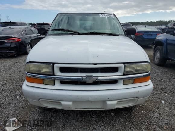 2001 Chevrolet Blazer LT with VIN 1GNCS13W312132549, listed as a Copart auction lot 90613665 with 207,148 mi miles and Salvage title. Bid and sale history available at DreamBid. Image 5.