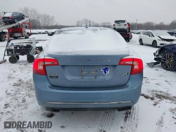 2017 Volvo S60 Inscription с VIN LYV402TK3HB127947, выставлен на аукционе IAAI как лот 41235145 с пробегом 124 034 миль миль и . История ставок и продаж доступна на DreamBid. Изображение 16.