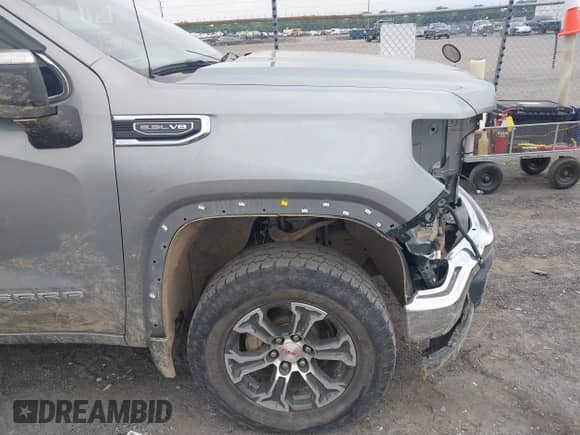 2024 GMC Sierra 1500 SLE with VIN 1GTUUBED1RZ120282, listed as a IAAI auction lot 42236278 with Not provided miles and . Bid and sale history available at DreamBid. Image 18.