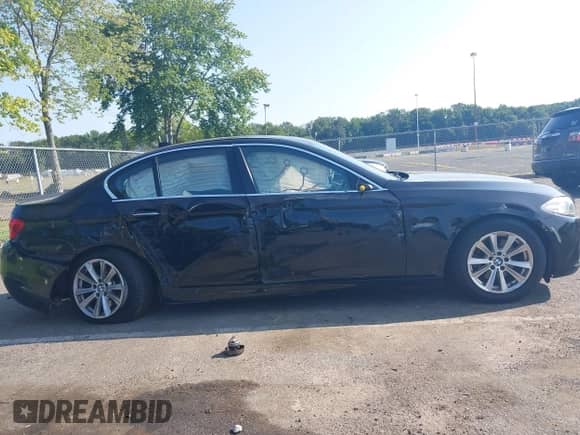 2015 BMW 5 Series 528i xDrive with VIN WBA5A7C5XFD626334, listed as a IAAI auction lot 42939497 with 180,638 mi miles and . Bid and sale history available at DreamBid. Image 6.