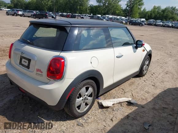 2015 MINI Hardtop with VIN WMWXM5C54F3A56067, listed as a IAAI auction lot 43044092 with 146,630 mi miles and . Bid and sale history available at DreamBid. Image 4.