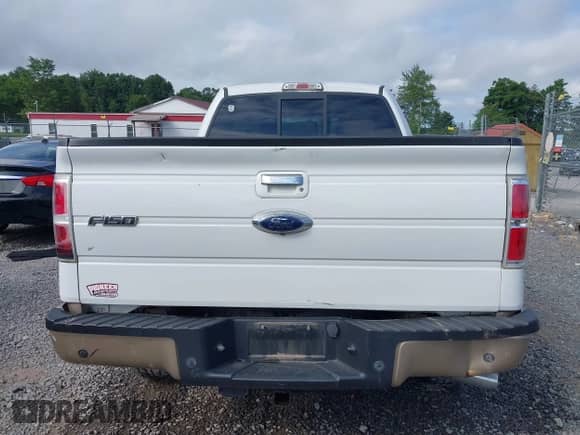 2011 Ford F-150 XLT z VIN 1FTFW1ETXBFC64103, wystawiony jako IAAI lot #42912802 z przebiegiem 181 415 mil mil oraz . Historia ofert i sprzedaży dostępna na DreamBid. Obrazek 16.