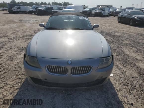 2006 BMW Z4 3.0si с VIN 4USBU53566LX00267, выставлен на аукционе Copart как лот 55820915 с пробегом 143 288 миль миль и Списание • Salvage title. История ставок и продаж доступна на DreamBid. Изображение 5.