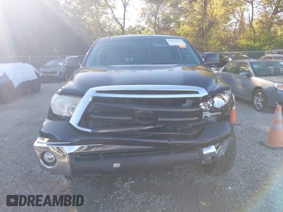 2013 Toyota Tundra z VIN 5TFUM5F12DX045330, wystawiony jako IAAI lot #43470142 z przebiegiem 222 317 mil mil oraz . Historia ofert i sprzedaży dostępna na DreamBid. Obrazek 12.