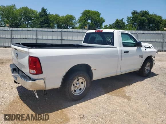 2022 Ram 1500 Tradesman z VIN 3C6JR6DG3NG412668, wystawiony jako Copart lot #62921635 z przebiegiem 48 453 mil mil oraz Szkoda całkowita • Salvage title. Historia ofert i sprzedaży dostępna na DreamBid. Obrazek 3.