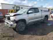 2015 Toyota Tundra SR z VIN 5TFUY5F16FX427089, wystawiony jako Copart lot #82048145 z przebiegiem 113 326 mil mil oraz Szkoda całkowita • Salvage title. Historia ofert i sprzedaży dostępna na DreamBid. Obrazek 1.
