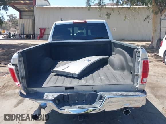 2017 Ram 1500 Longhorn z VIN 1C6RR7WM3HS540269, wystawiony jako IAAI lot #43034188 z przebiegiem 91 673 mil mil oraz . Historia ofert i sprzedaży dostępna na DreamBid. Obrazek 16.