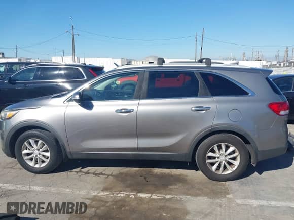 2017 Kia Sorento LX с VIN 5XYPG4A34HG268985, выставлен на аукционе IAAI как лот 43581502 с пробегом 69 773 миль миль и . История ставок и продаж доступна на DreamBid. Изображение 14.