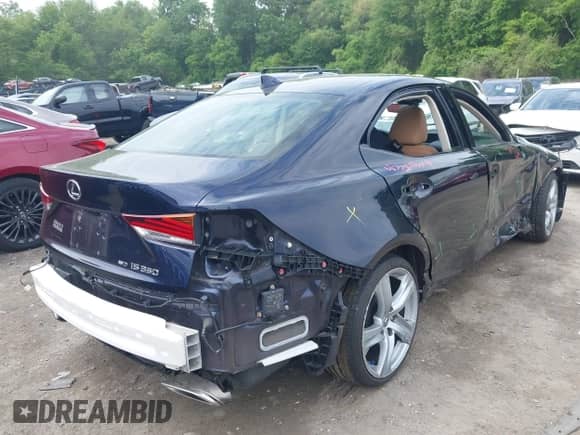 2018 Lexus IS 300 z VIN JTHC81D23J5028949, wystawiony jako IAAI lot #42347874 z przebiegiem 60 895 mil mil oraz . Historia ofert i sprzedaży dostępna na DreamBid. Obrazek 4.