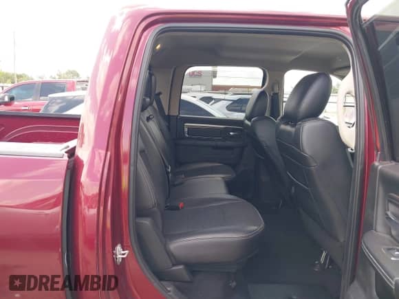 2018 Ram 1500 Night z VIN 1C6RR7MT7JS205662, wystawiony jako IAAI lot #42668626 z przebiegiem 113 444 mil mil oraz . Historia ofert i sprzedaży dostępna na DreamBid. Obrazek 8.