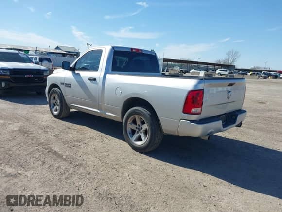 2014 Ram 1500 Express z VIN 3C6JR6AT8EG127188, wystawiony jako IAAI lot #41658879 z przebiegiem 93 431 mil mil oraz . Historia ofert i sprzedaży dostępna na DreamBid. Obrazek 3.