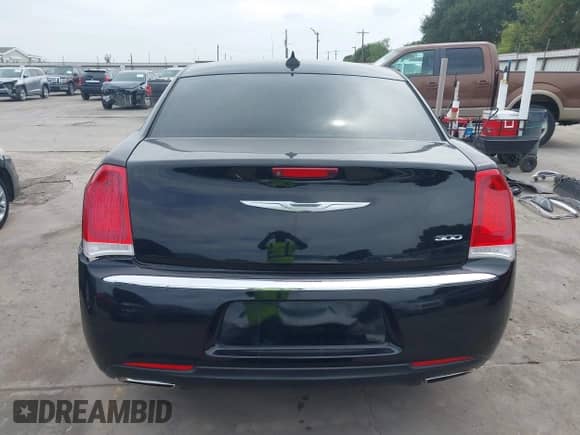 2019 Chrysler 300 Limited с VIN 2C3CCAEG1KH555817, выставлен на аукционе IAAI как лот 42795841 с пробегом 69 534 миль миль и . История ставок и продаж доступна на DreamBid. Изображение 16.