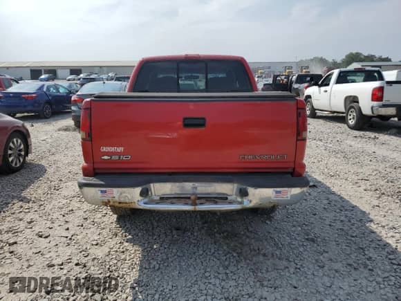 2001 Chevrolet S-10 LS with VIN 1GCDT13W71K258259, listed as a Copart auction lot 60201065 with 177,444 mi miles and Salvage title. Bid and sale history available at DreamBid. Image 6.