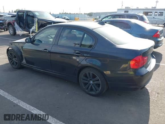 2010 BMW 3 Series 328i z VIN WBAPH5C57AA440298, wystawiony jako IAAI lot #42485008 z przebiegiem 162 072 mil mil oraz . Historia ofert i sprzedaży dostępna na DreamBid. Obrazek 3.