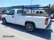 2005 GMC Sierra 1500 Work Truck z VIN 1GTEC14X75Z175455, wystawiony jako IAAI lot #42353284 z przebiegiem 255 724 mil mil oraz . Historia ofert i sprzedaży dostępna na DreamBid. Obrazek 3.